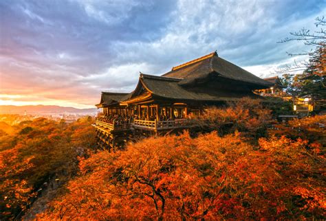  Le Temple Kiyomizu à Kyoto : Une Ode à la Nature et à l'Élégance Zen ?